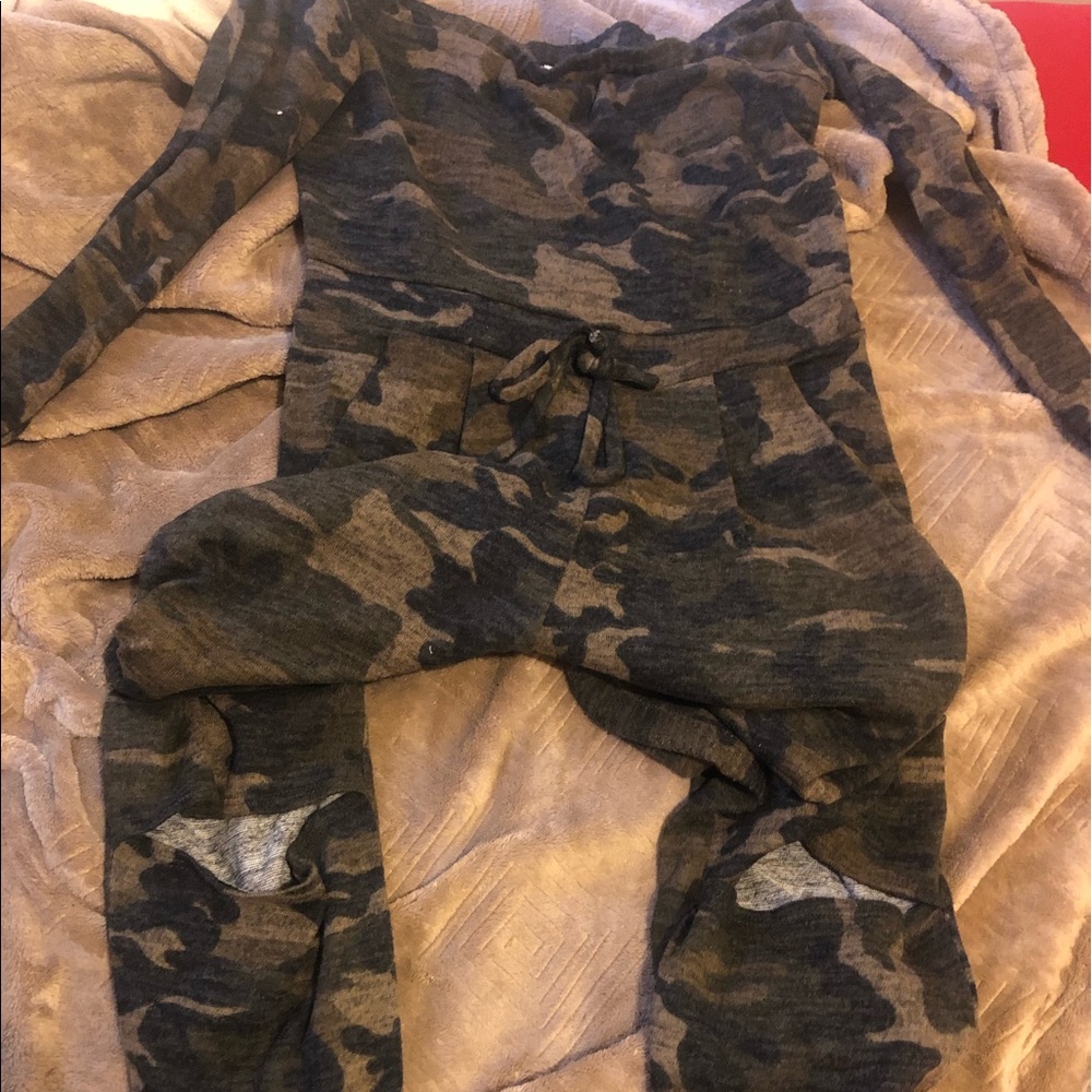 Only worn once . Fits really good and comfortable